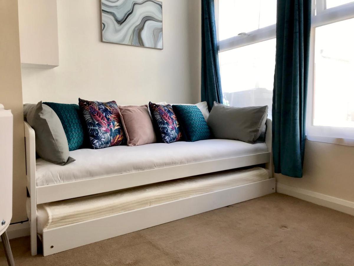 Eastbourne Beach Pier Apartment Eksteriør billede